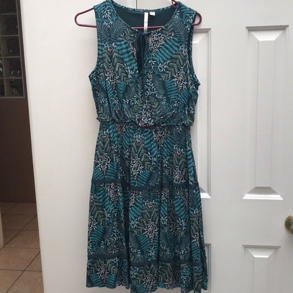 Dress with tie key hole front